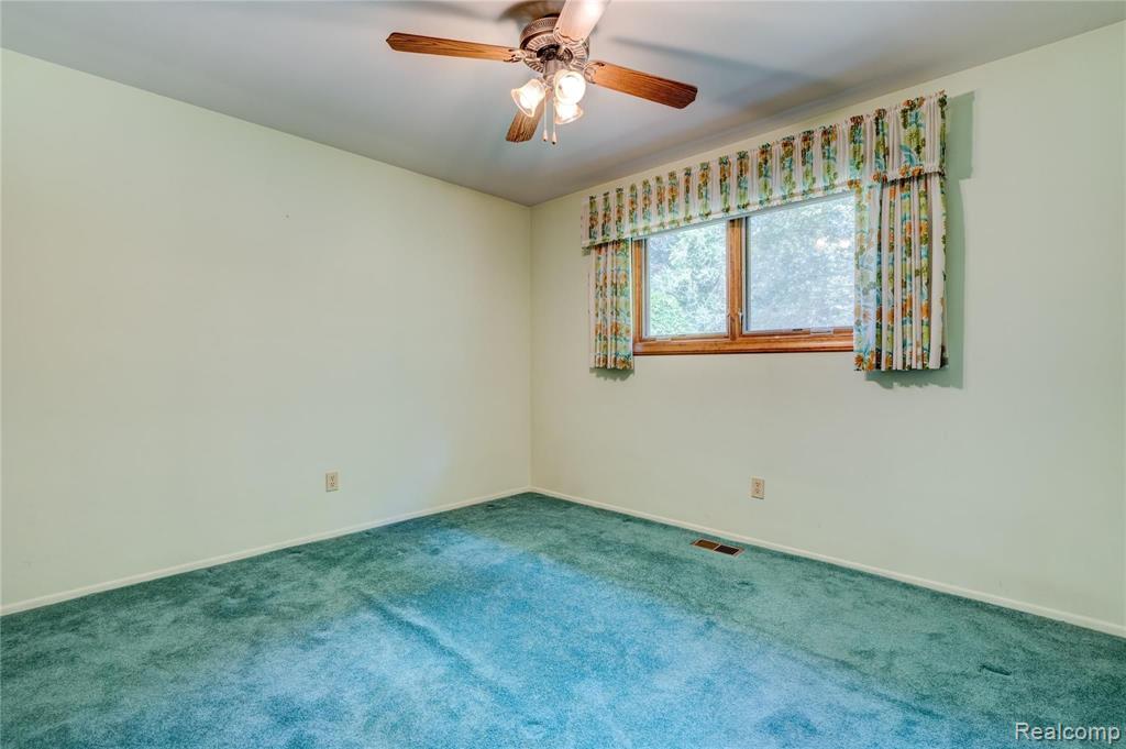 2240 Munster Road Rochester Hills, MI 48309 - Photo 14 of 25