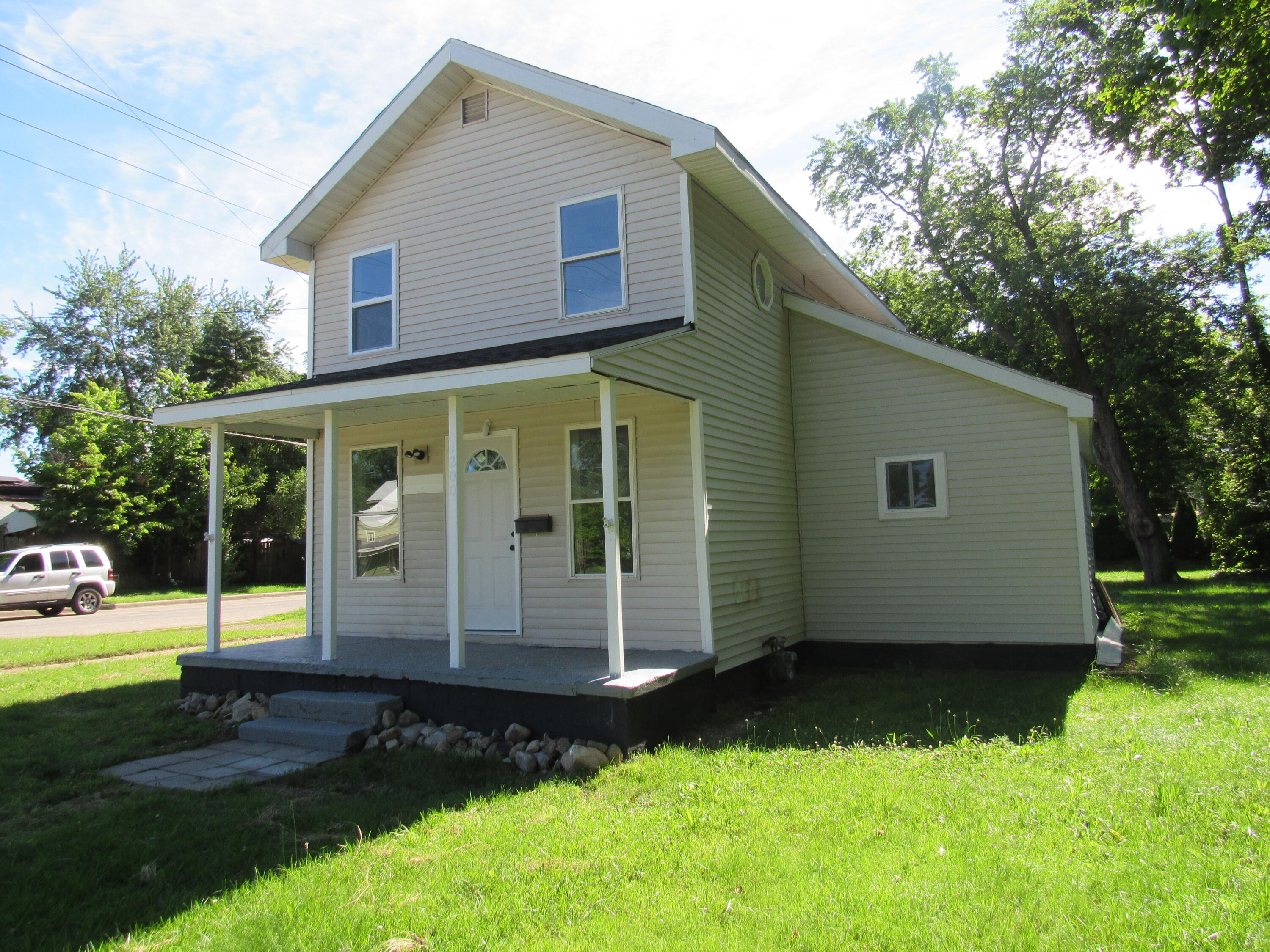 1200 4th Street Three Rivers, MI 49093 - Photo 2 of 10 IMG_3431