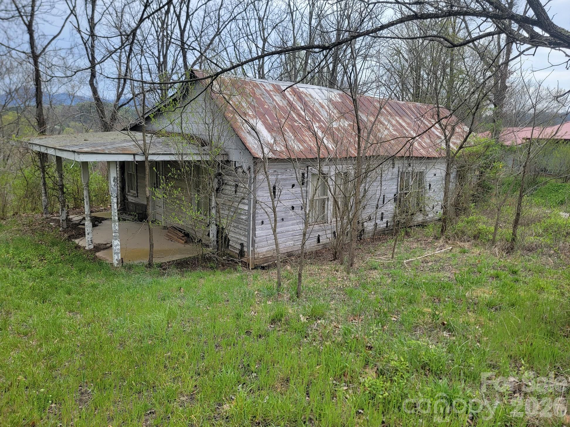 415 Pigeon Ford Road Canton, NC 28716 - Photo 2 of 5 a backyard of a house with table and chairs