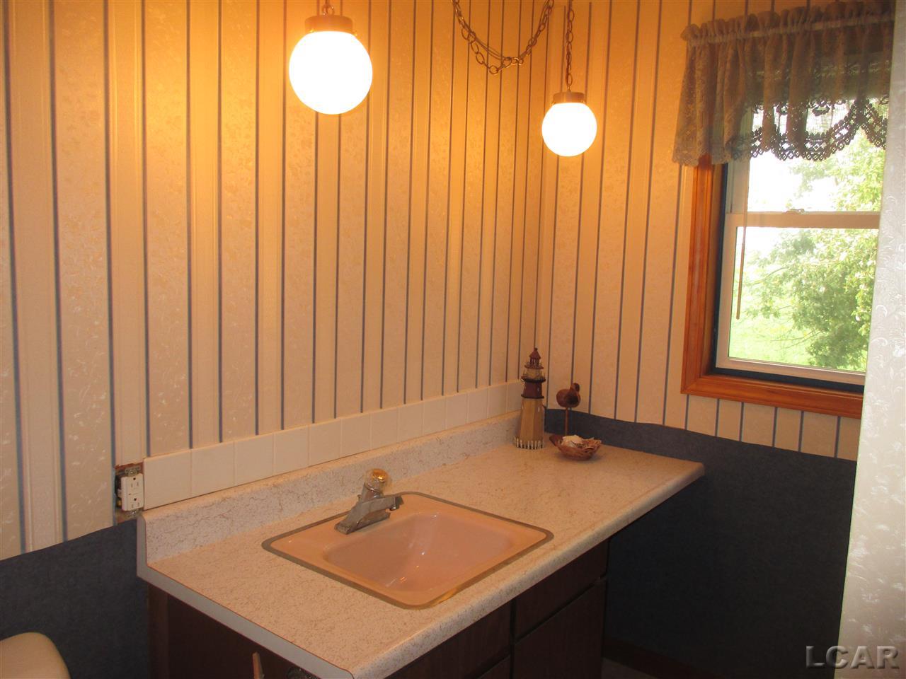 5850 West Beecher Road Adrian, MI 49221 - Photo 7 of 17 31396320-6.JPG