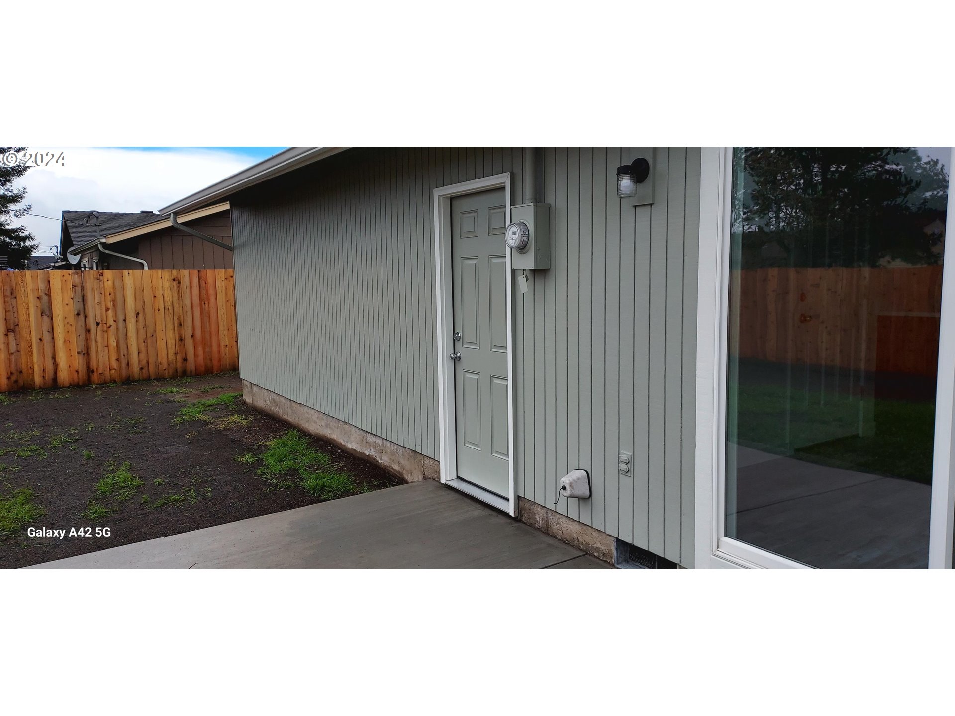 2573 L Street Springfield, OR 97477 - Photo 6 of 22 a view of backyard