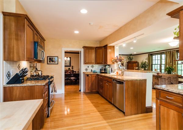 211 Dorset Road Newton, MA 02468 - Photo 8 of 22