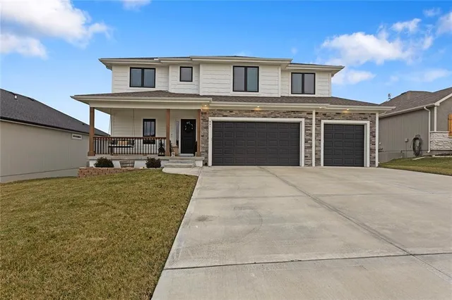 $515,000 | 601 Southwest Meadowood Drive, Grain Valley, MO 64029