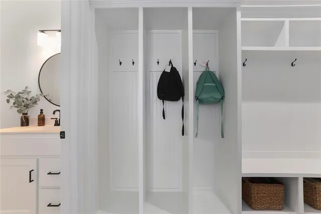 $515,000 | 601 Southwest Meadowood Drive, Grain Valley, MO 64029