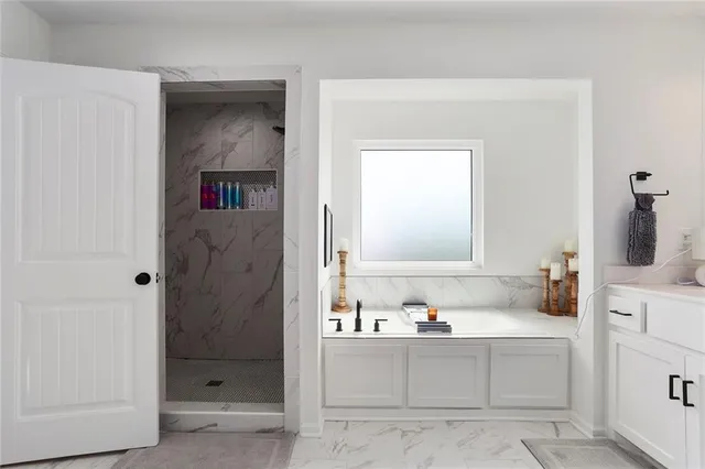 $515,000 | 601 Southwest Meadowood Drive, Grain Valley, MO 64029