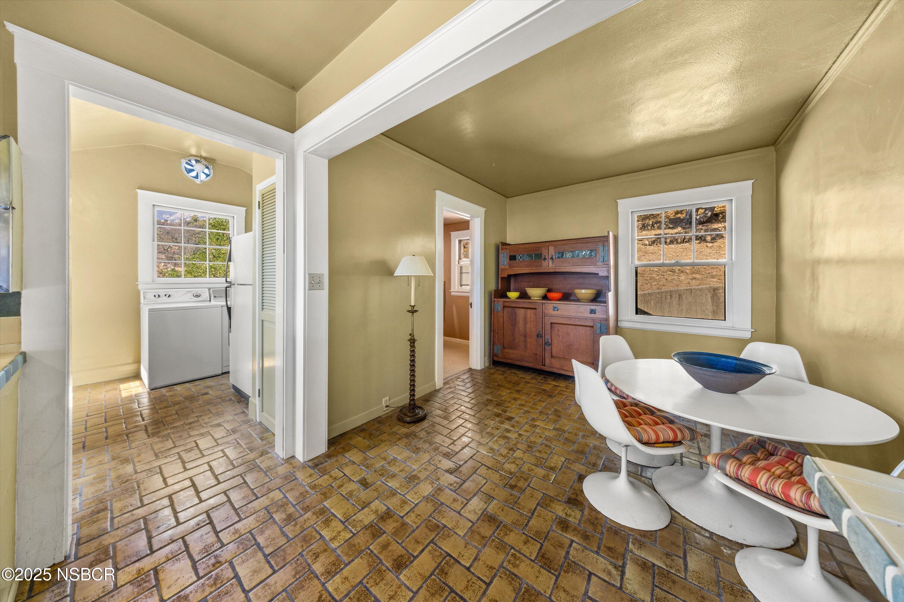 1060 Tremonto Road Santa Barbara, CA 93103 - Photo 17 of 58 Breakfast Area