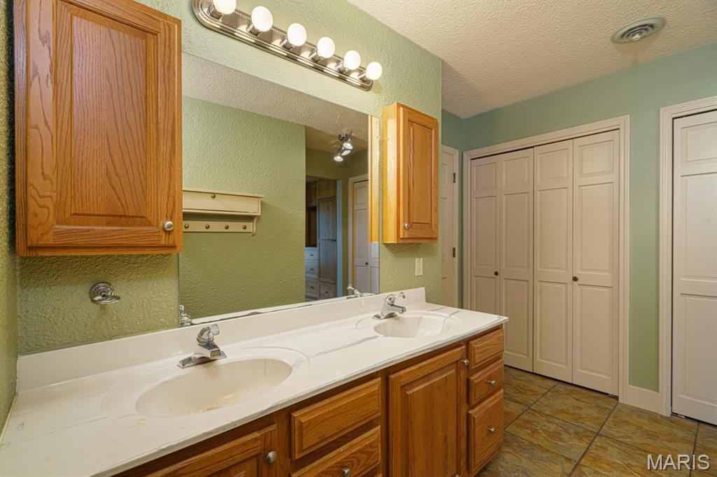 1801 Independence Road Rolla, MO 65401 - Photo 20 of 44