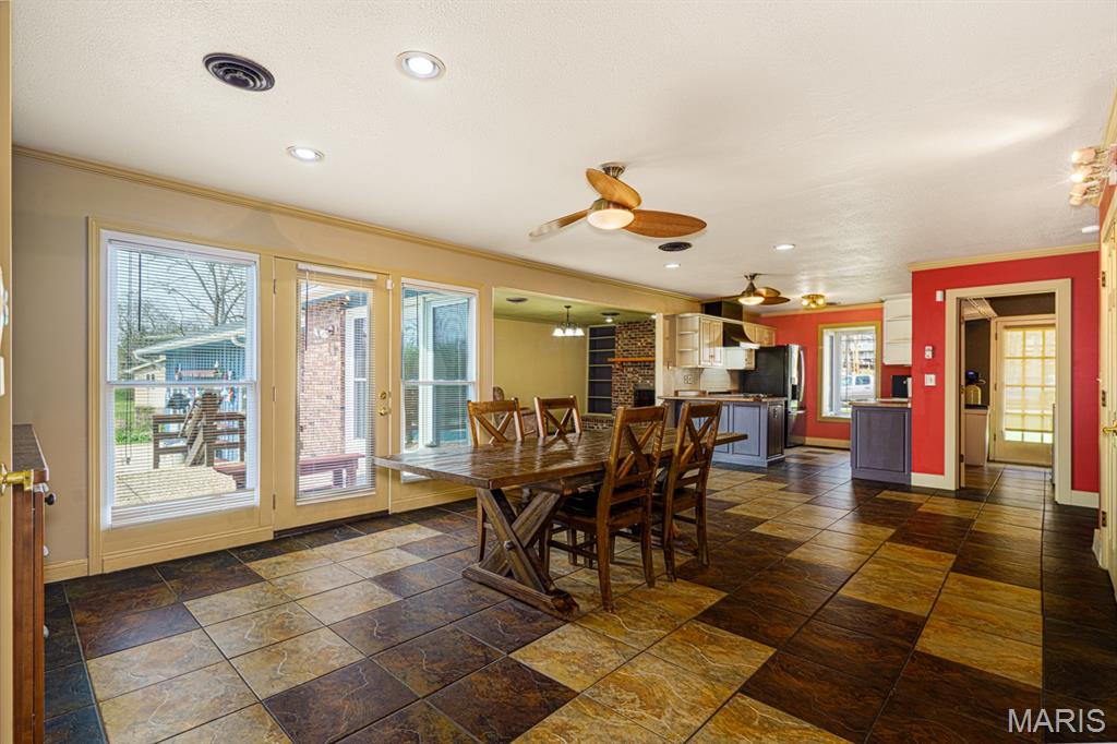 1801 Independence Road Rolla, MO 65401 - Photo 5 of 44