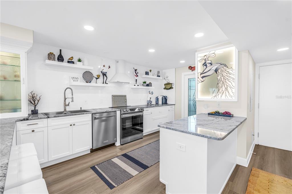 15462 Gulf Boulevard, Unit 1006 Madeira Beach, FL 33708 - Photo 7 of 52