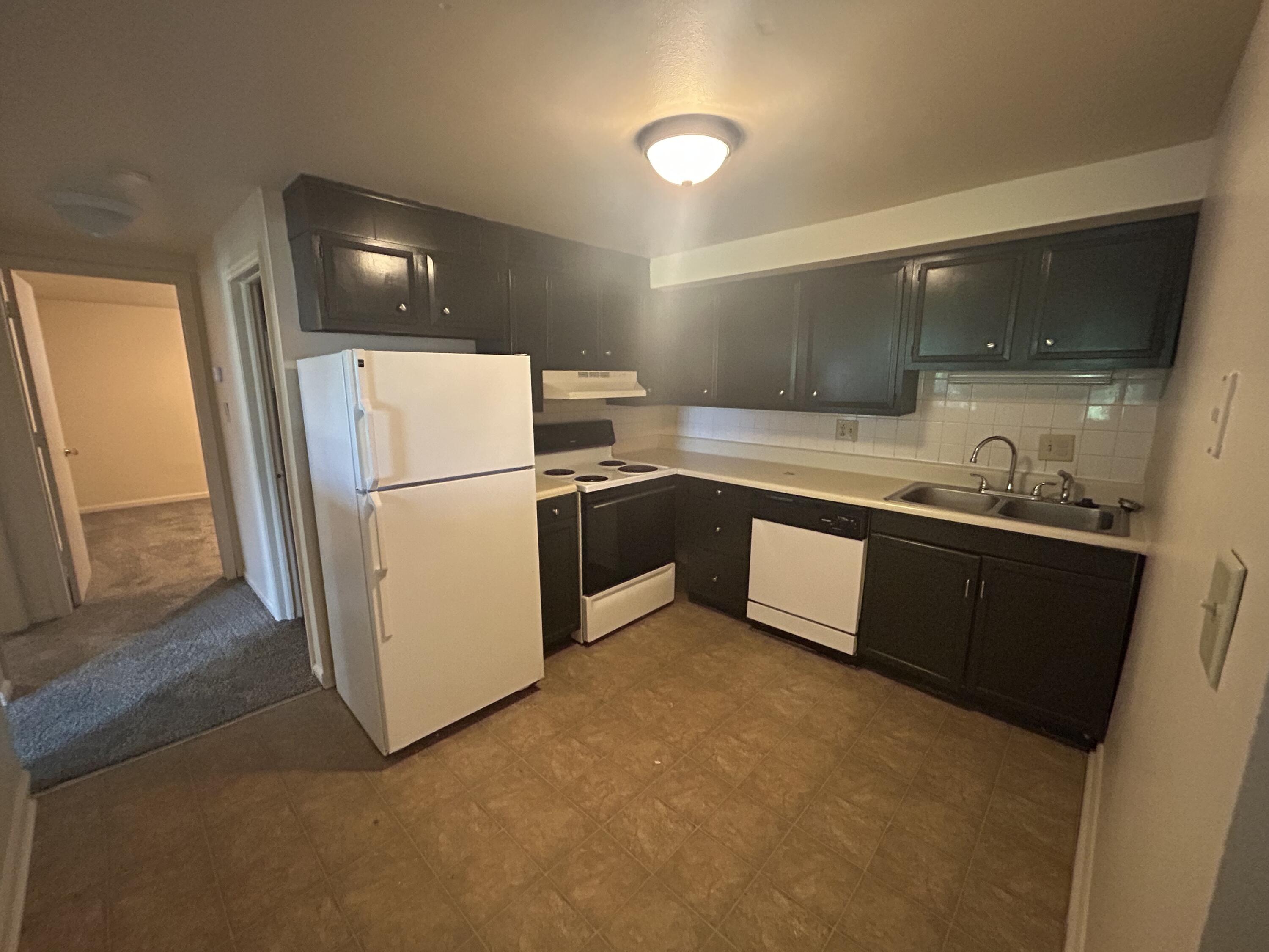 924 Mountain View Road, Unit 14 Vinton, VA 24179 - Photo 3 of 7 kitchen
