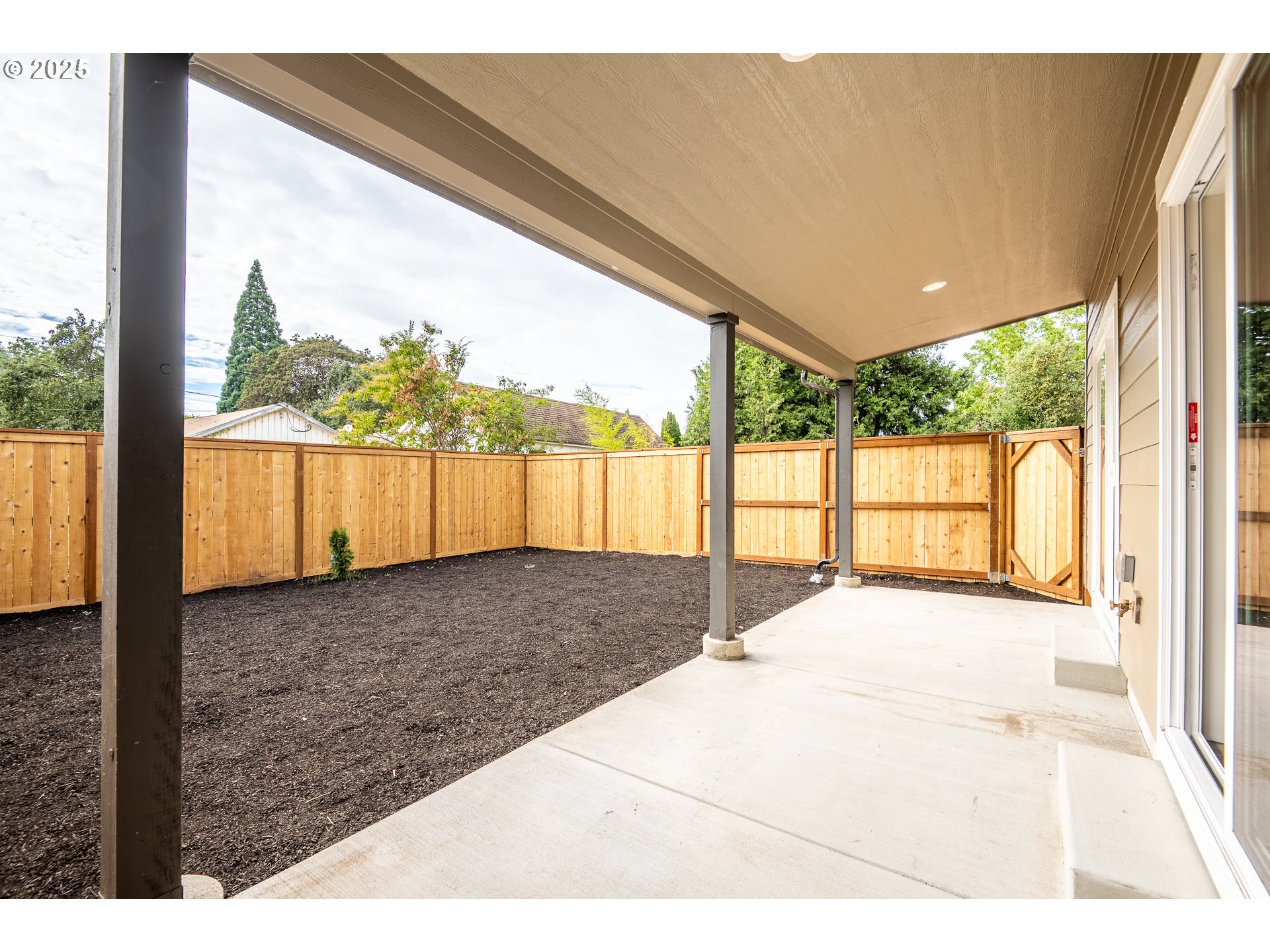 1384 Jacobs Drive Eugene, OR 97402 - Photo 15 of 23