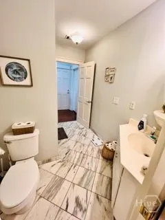 $2,400 | 227 West Broughton Street, Unit 3, Savannah, GA 31401
