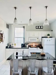 $2,400 | 227 West Broughton Street, Unit 3, Savannah, GA 31401