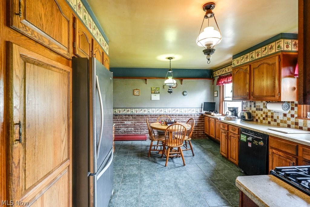 6587 Highland Road Cleveland, OH 44143 - Photo 10 of 43 Gallery Image 10