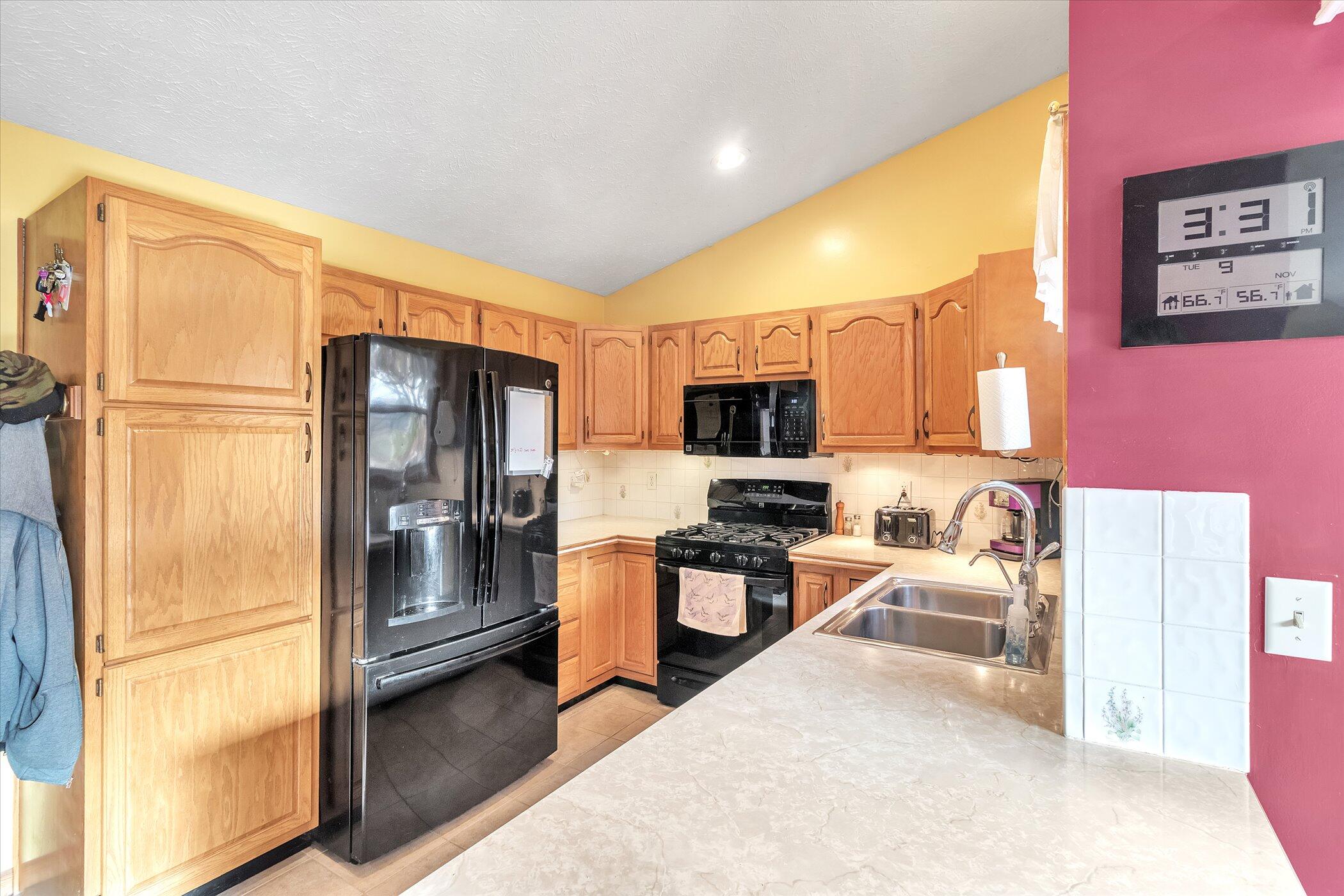 09-11500-Belding-RD-WindowStill-Real-Est