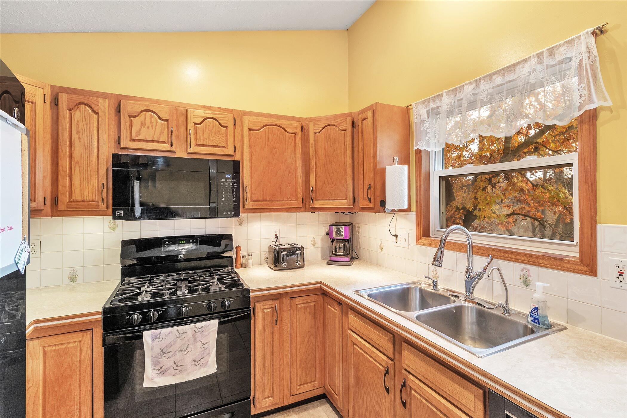 11500 Belding Road Northeast Belding, MI 48809 - Photo 8 of 28 11-11500-Belding-RD-WindowStill-Real-Est