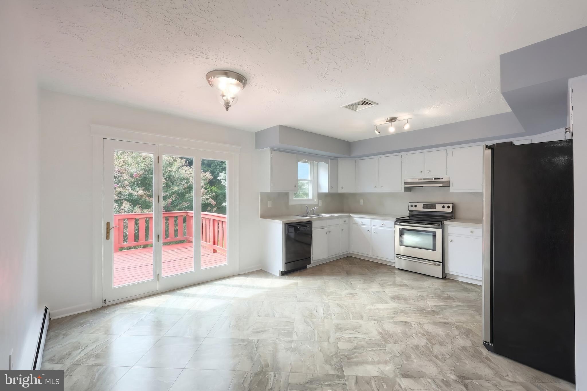 230 Kirsta Lane Dallastown, PA 17313 - Photo 12 of 40 Gallery Image 12