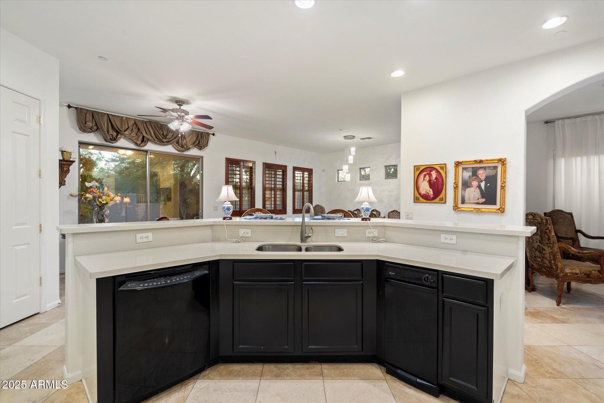 3969 East Navigator Lane Phoenix, AZ 85050 - Photo 10 of 54 Kitchen