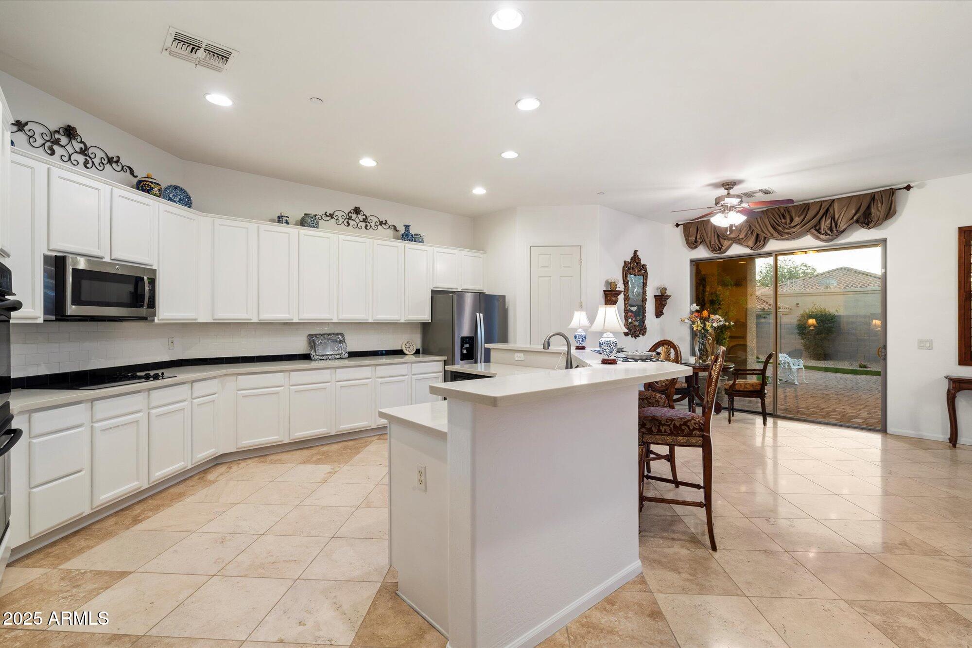 3969 East Navigator Lane Phoenix, AZ 85050 - Photo 11 of 54 Kitchen