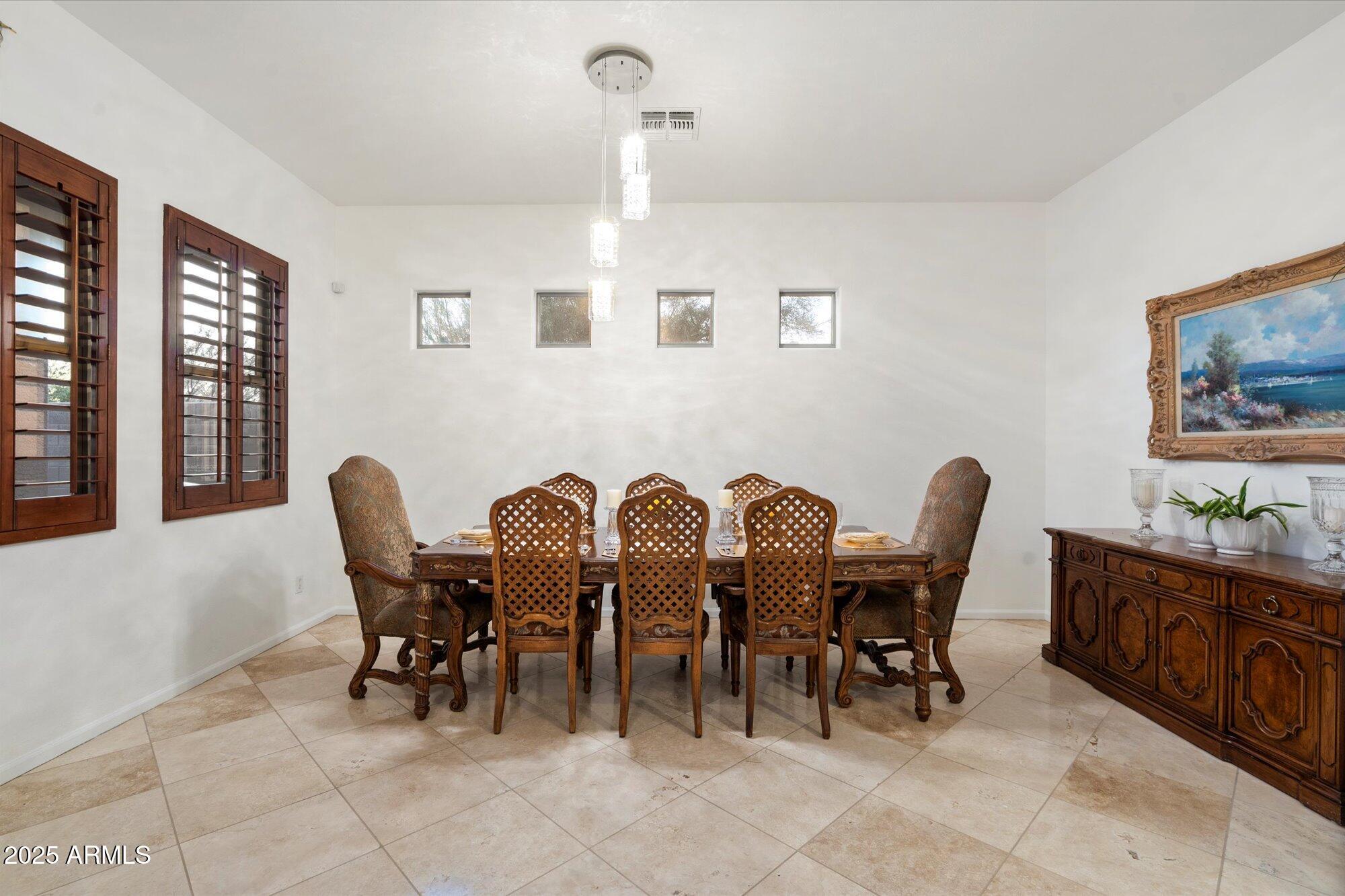 3969 East Navigator Lane Phoenix, AZ 85050 - Photo 15 of 54 Family room/dining room