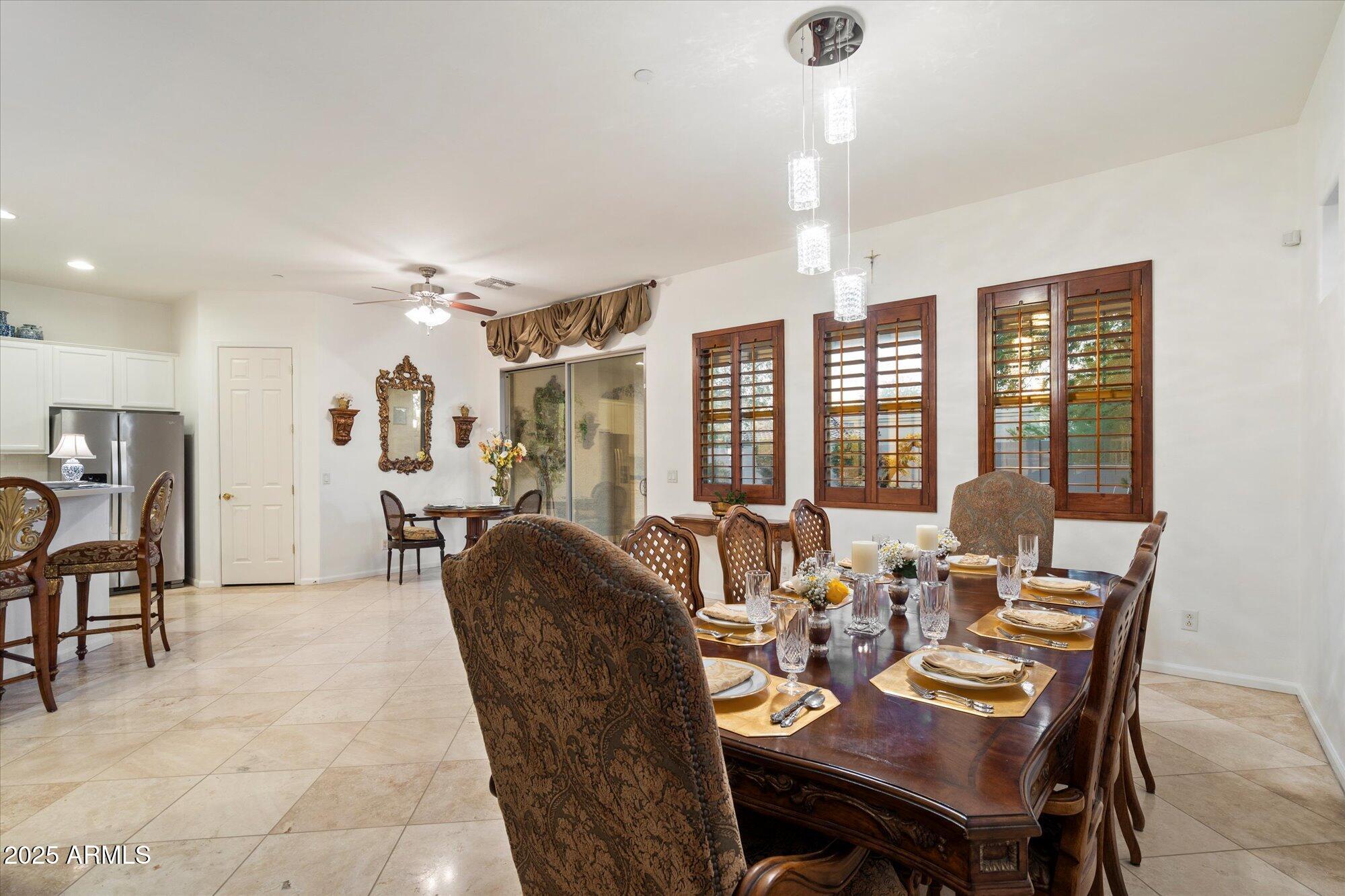 3969 East Navigator Lane Phoenix, AZ 85050 - Photo 16 of 54 Family room/Dining room