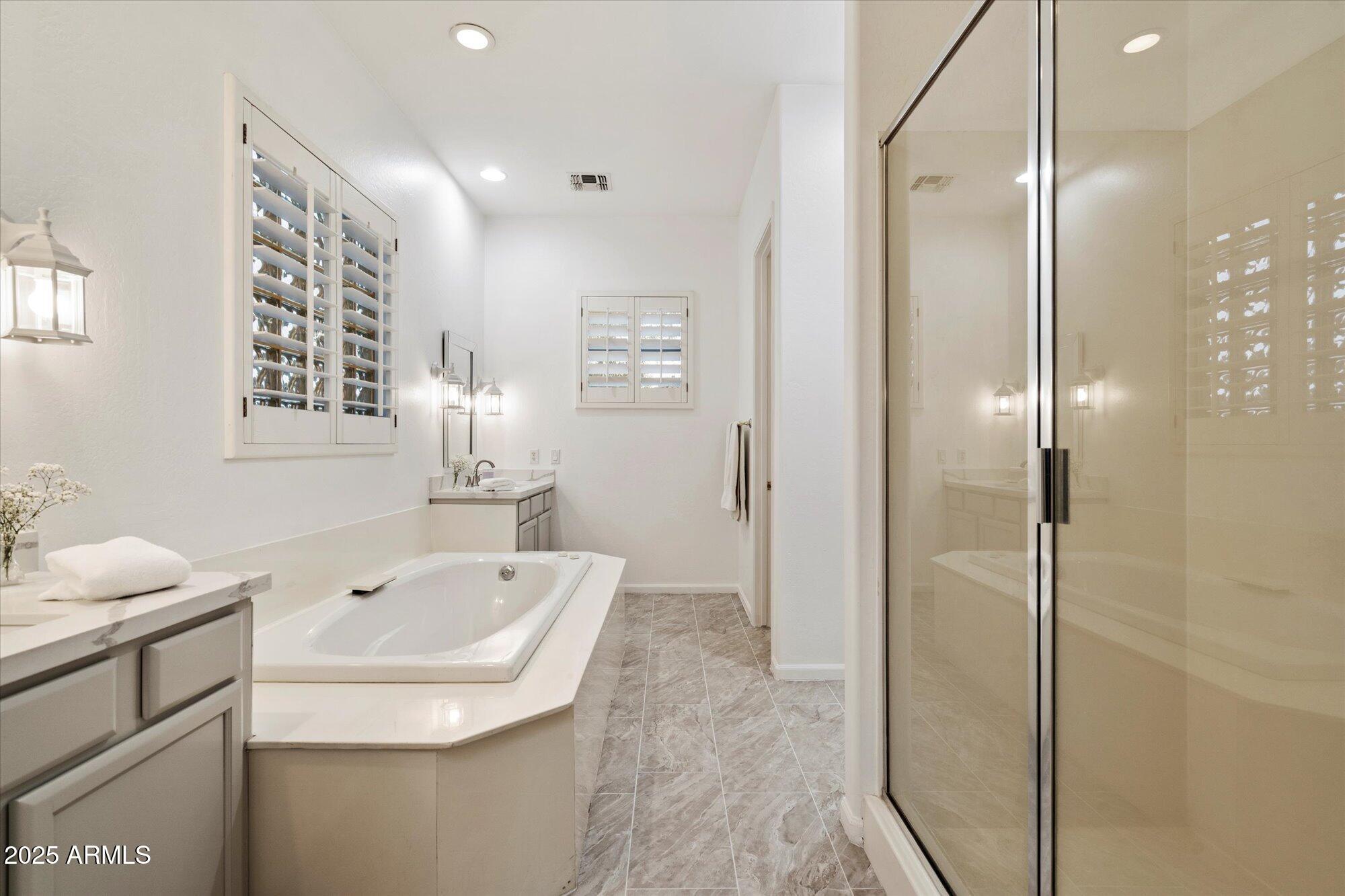 3969 East Navigator Lane Phoenix, AZ 85050 - Photo 21 of 54 Primary bath