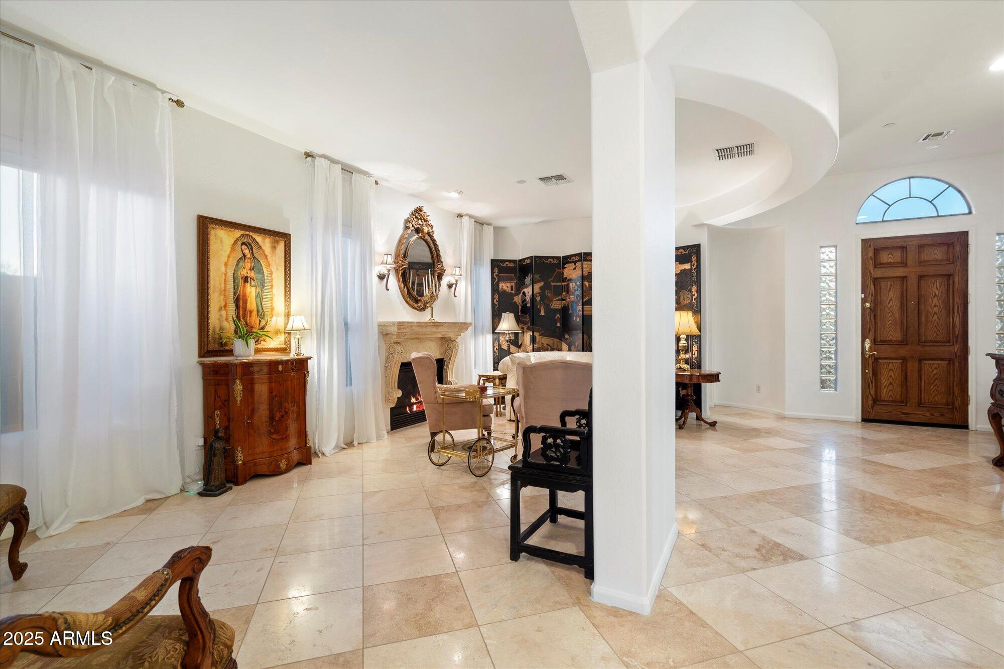 3969 East Navigator Lane Phoenix, AZ 85050 - Photo 4 of 54 living room