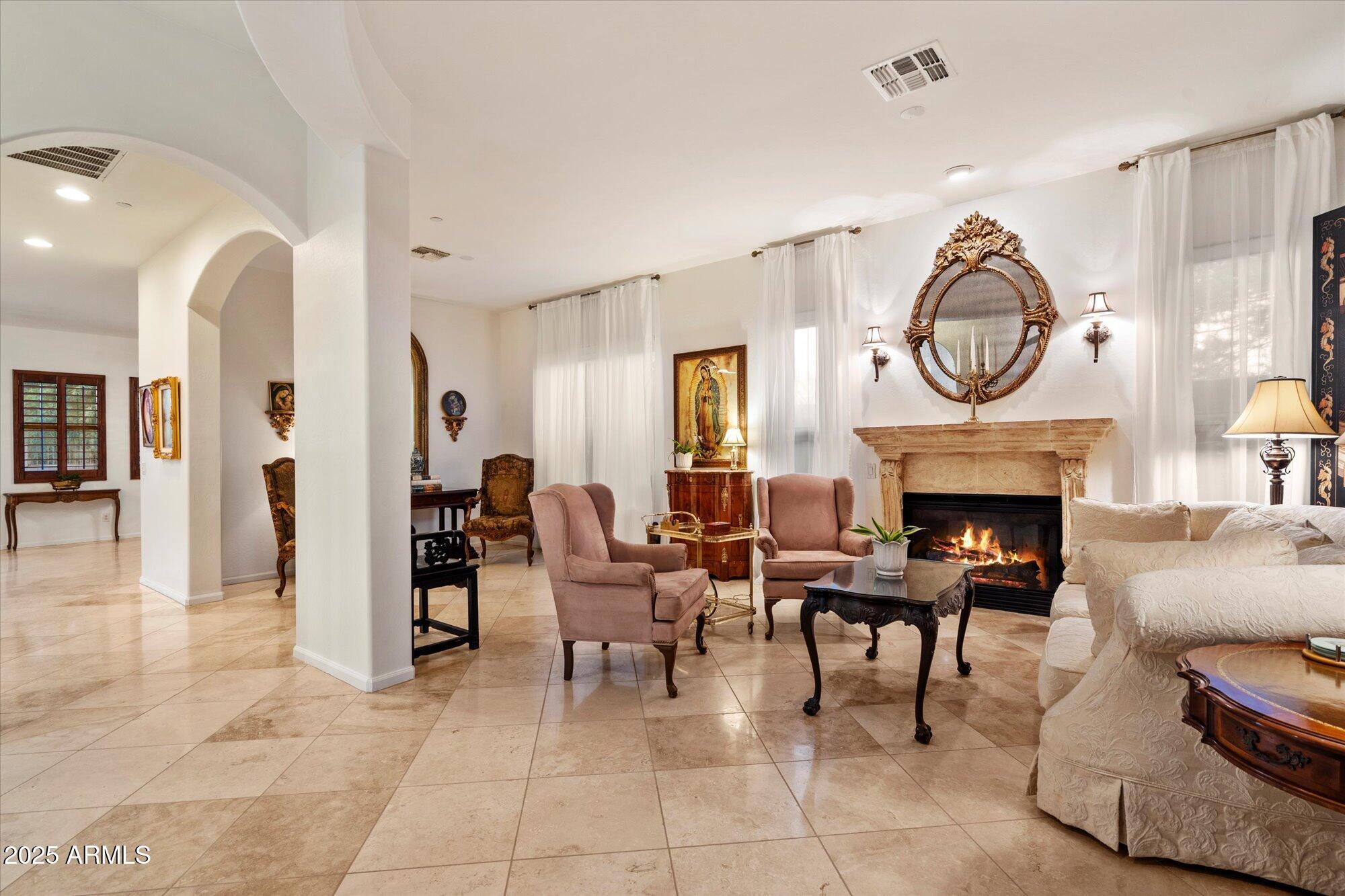 3969 East Navigator Lane Phoenix, AZ 85050 - Photo 5 of 54 living room