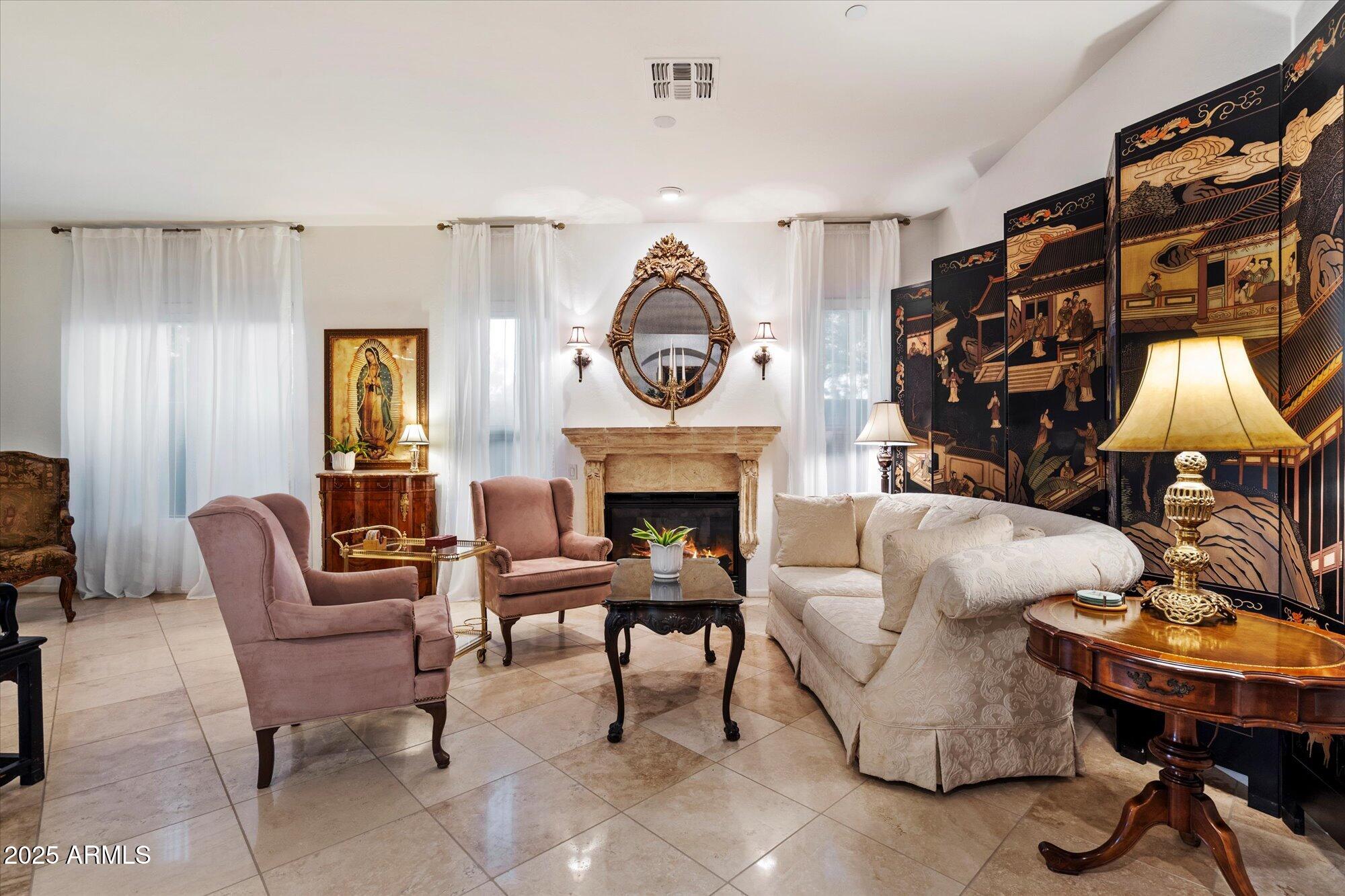 3969 East Navigator Lane Phoenix, AZ 85050 - Photo 6 of 54 Living room
