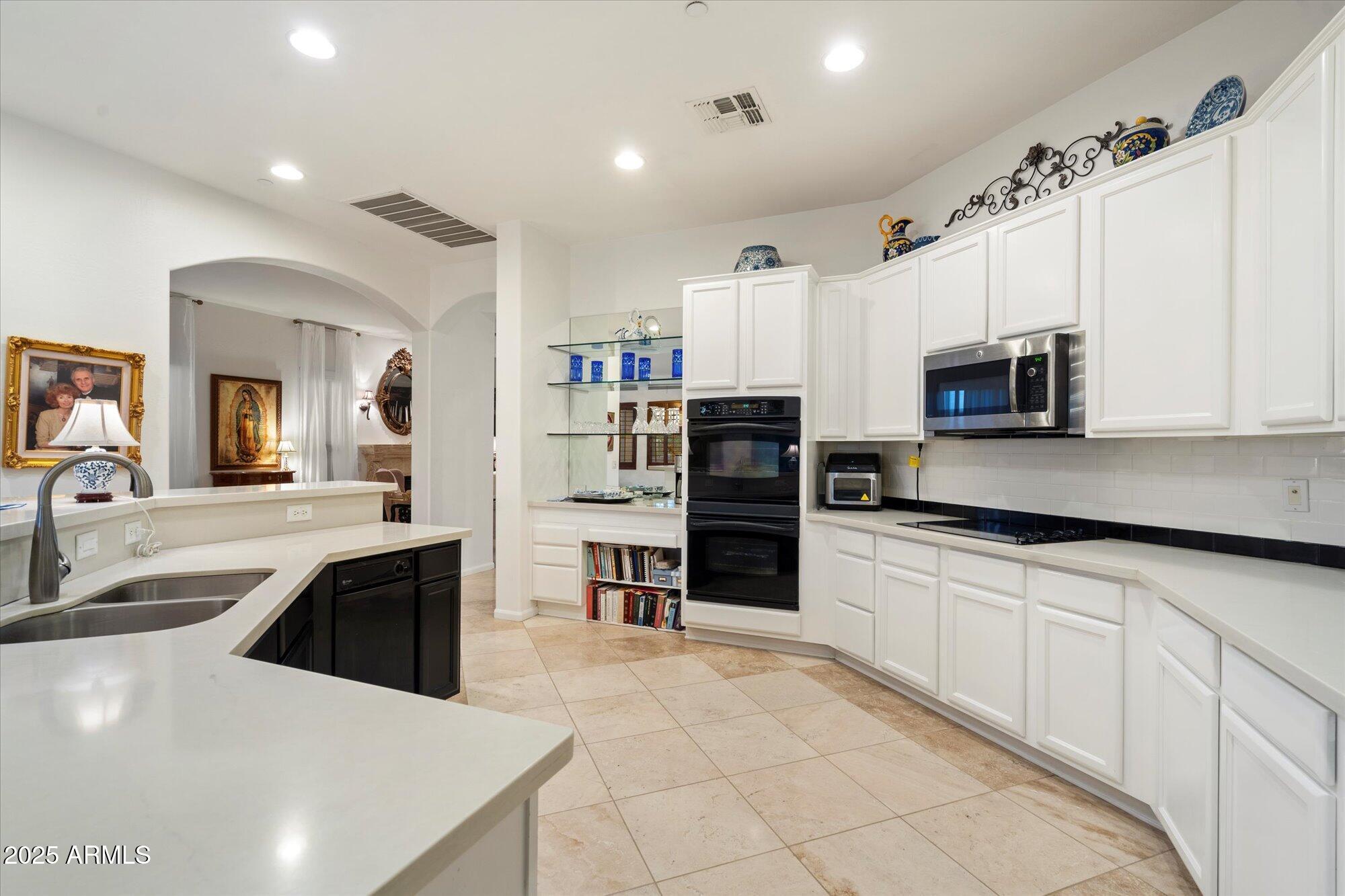 3969 East Navigator Lane Phoenix, AZ 85050 - Photo 8 of 54 Kitchen