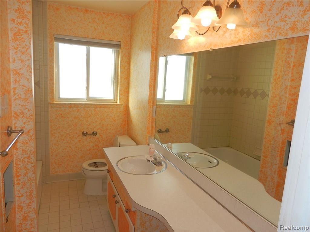 35523 Kelly Road Clinton Township, MI 48035 - Photo 5 of 10