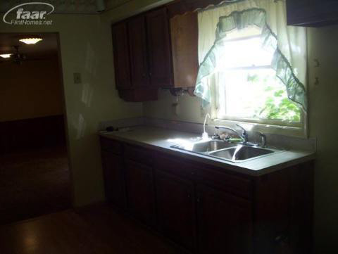 3357 Ridgecliffe Drive Flint, MI 48532 - Photo 5 of 11 20132247-4.JPG