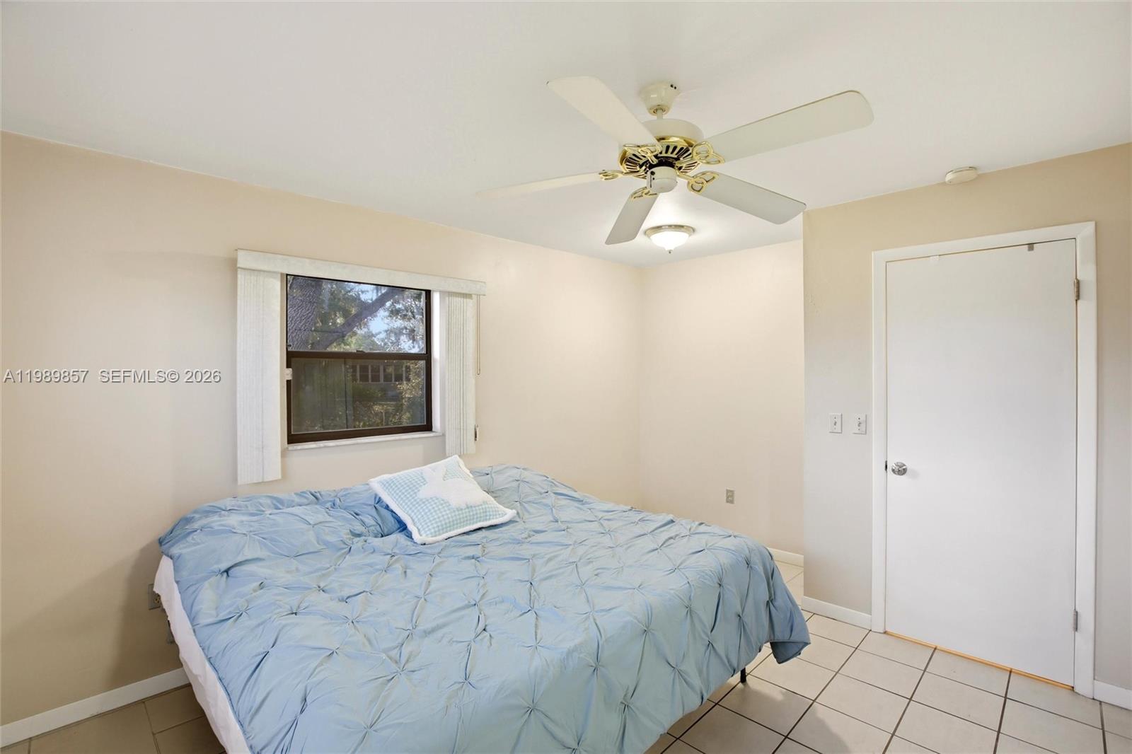 49 Williams Road Lake Placid, FL 33852 - Photo 16 of 61 a bedroom with a bed and a painting on the wall