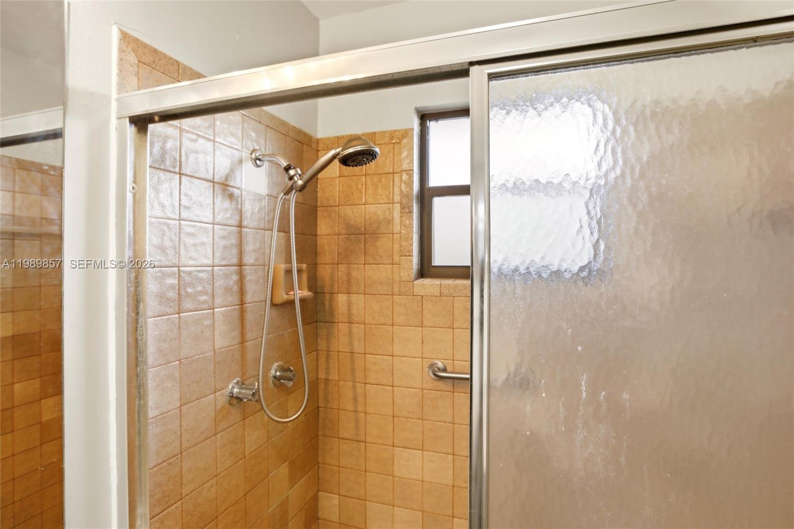 49 Williams Road Lake Placid, FL 33852 - Photo 19 of 61 a bathroom that has a glass shower door