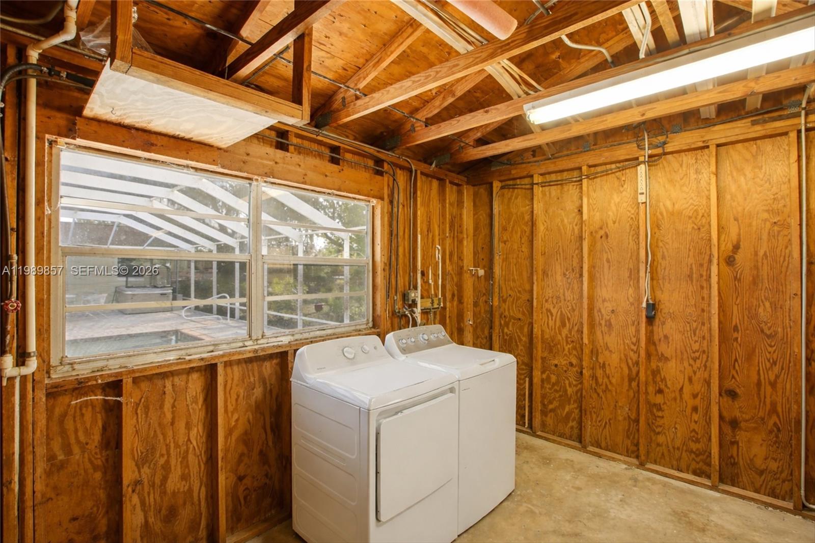 49 Williams Road Lake Placid, FL 33852 - Photo 32 of 61 a room with a bed and a window