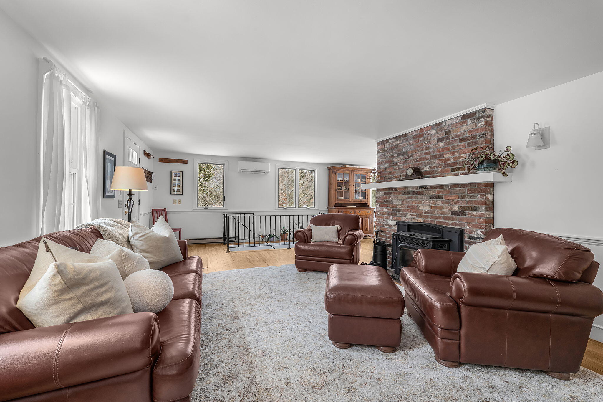 29 Oak Ridge Road East Sandwich, MA 02537 - Photo 8 of 60 Livingroom