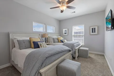 $899,000 | 413 Jeanie Lynn Street, Tiki Island, TX 77554