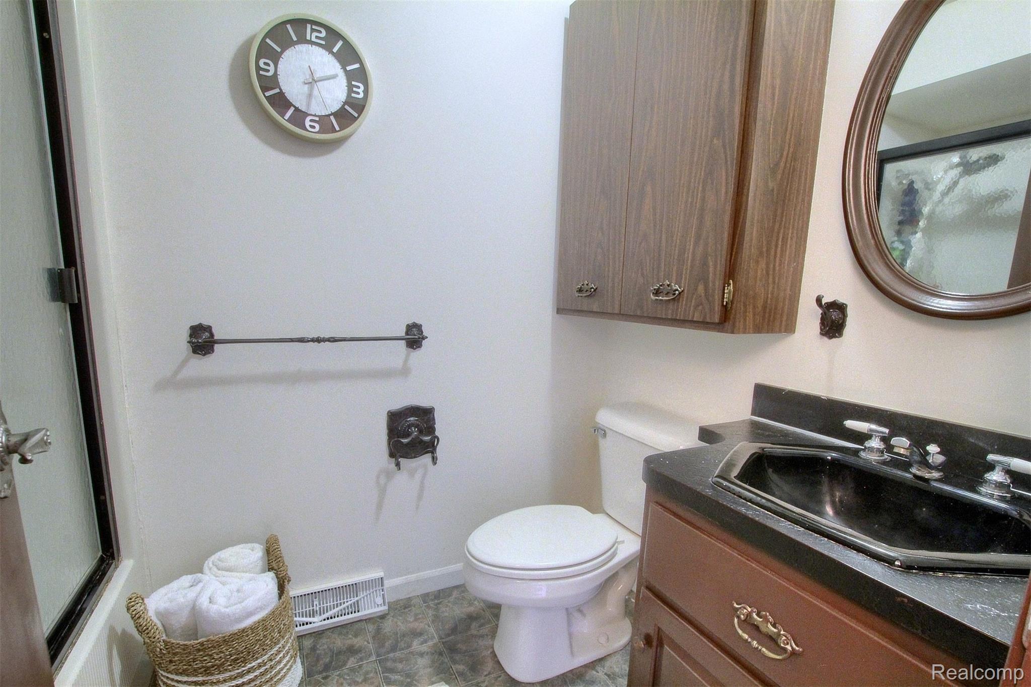 33110 King Road New Boston, MI 48164 - Photo 22 of 31 22-Master-Bathroom-2nd-View.jpg