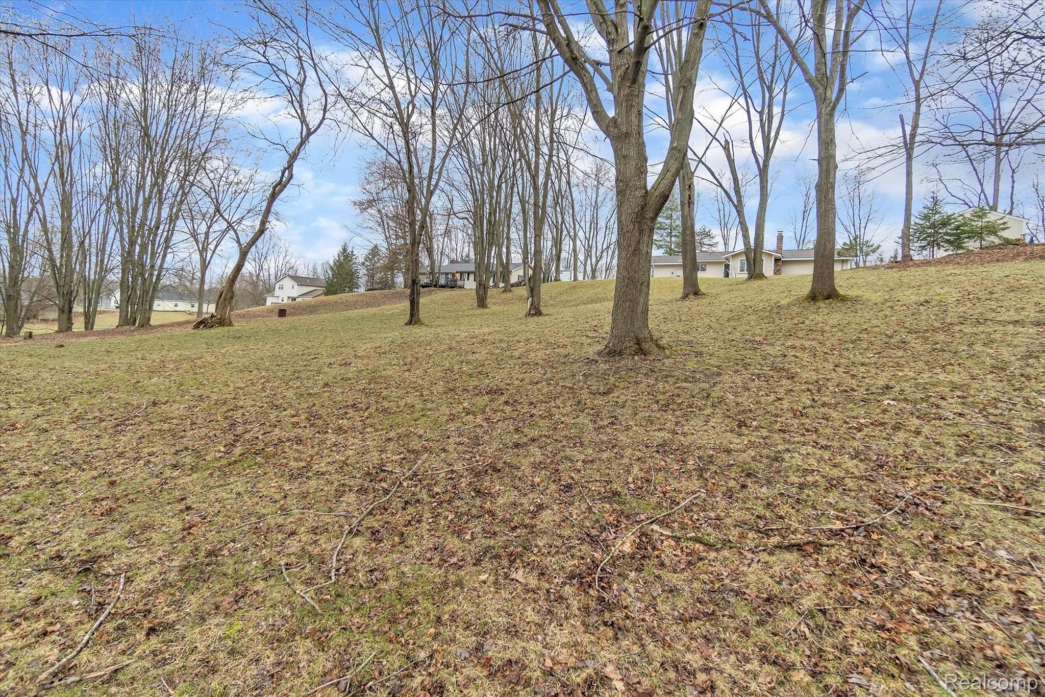 680 Murray Hill Road Highland, MI 48357 - Photo 3 of 45 Over an acre of property