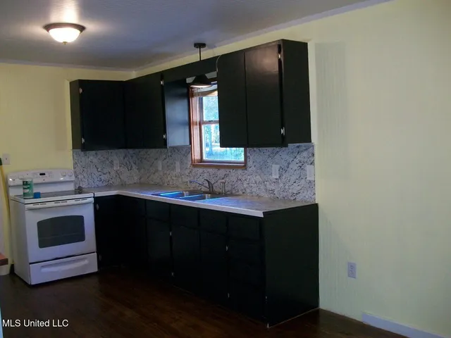 $64,000 | 42 Railroad Avenue, Bude, MS 39630