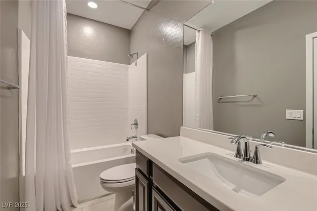 $3,800 | 12397 Harbor Isle Avenue, Las Vegas, NV 89138