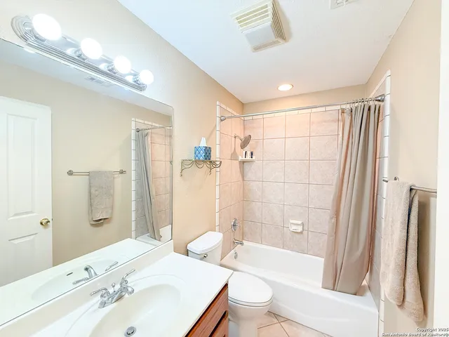 $797,000 | 1185 County Road 7718, Devine, TX 78016