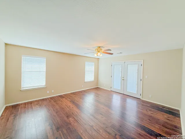 $797,000 | 1185 County Road 7718, Devine, TX 78016