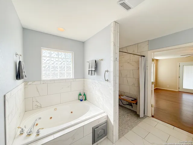 $797,000 | 1185 County Road 7718, Devine, TX 78016