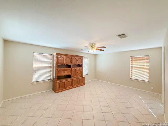 $797,000 | 1185 County Road 7718, Devine, TX 78016