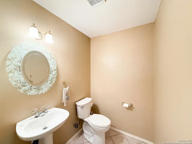 $797,000 | 1185 County Road 7718, Devine, TX 78016