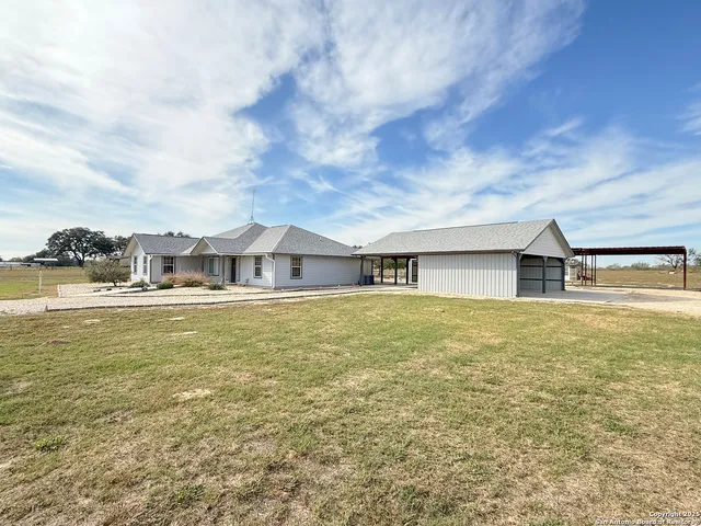 $797,000 | 1185 County Road 7718, Devine, TX 78016