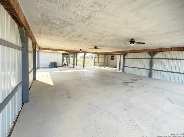 $797,000 | 1185 County Road 7718, Devine, TX 78016