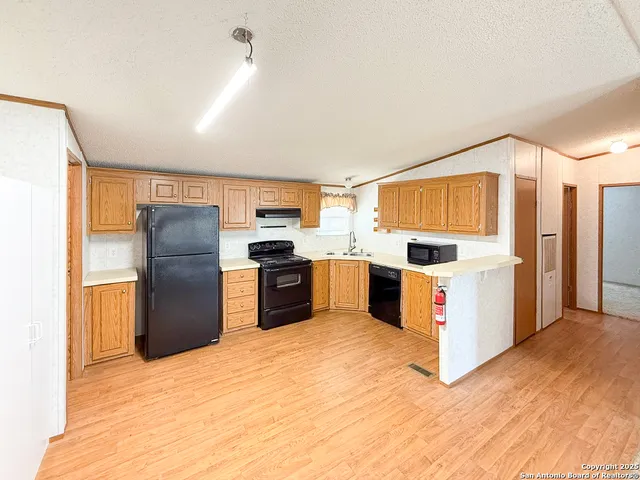 $797,000 | 1185 County Road 7718, Devine, TX 78016