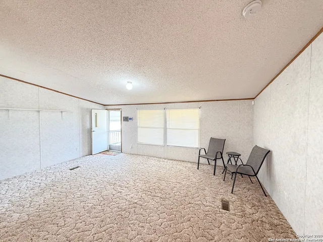 $797,000 | 1185 County Road 7718, Devine, TX 78016